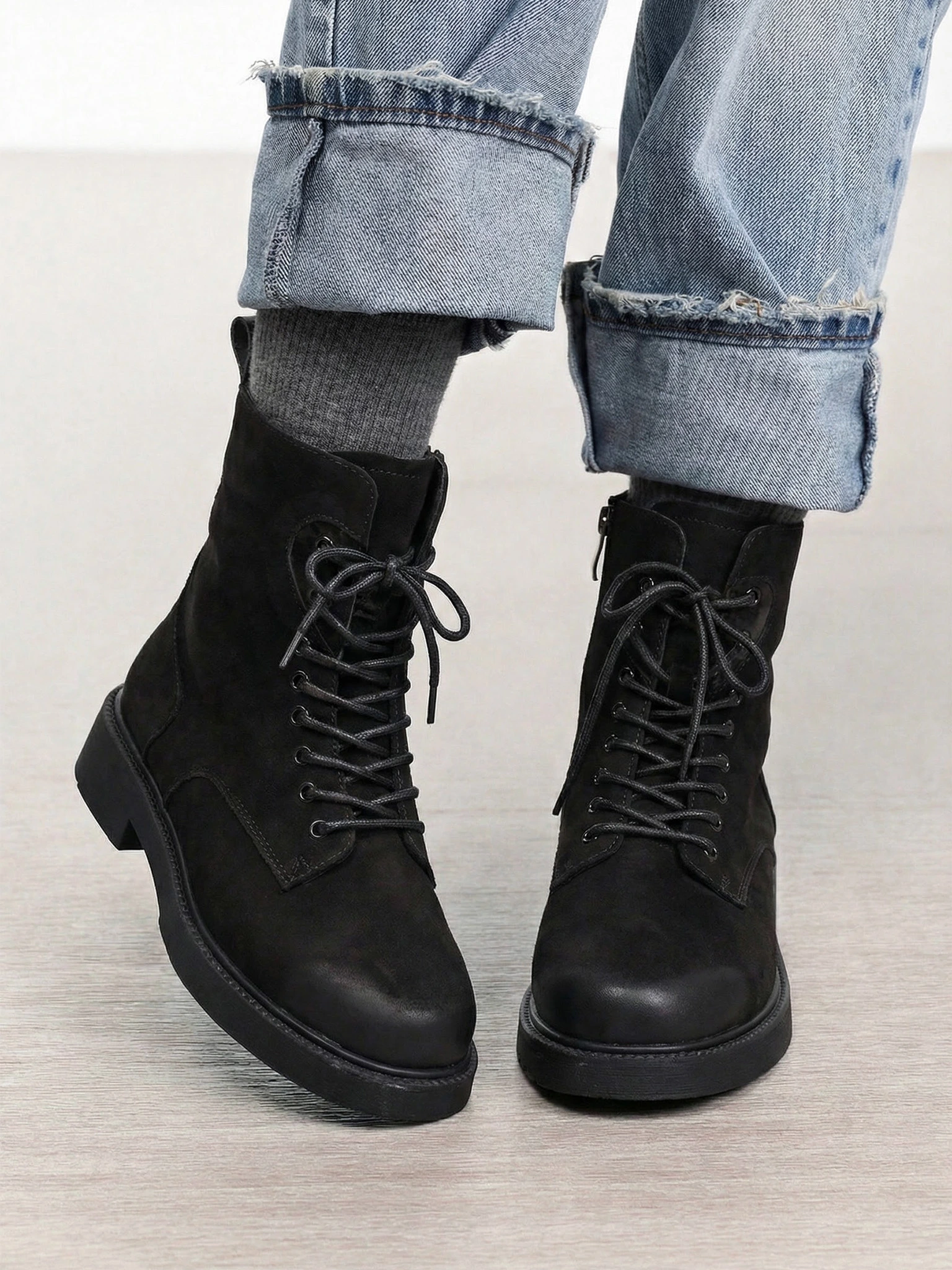 Ботинки-дерби черного цвета на среднем каблуке